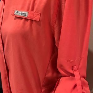 Columbia Omni-shade long sleeve snap buttons shirt.
